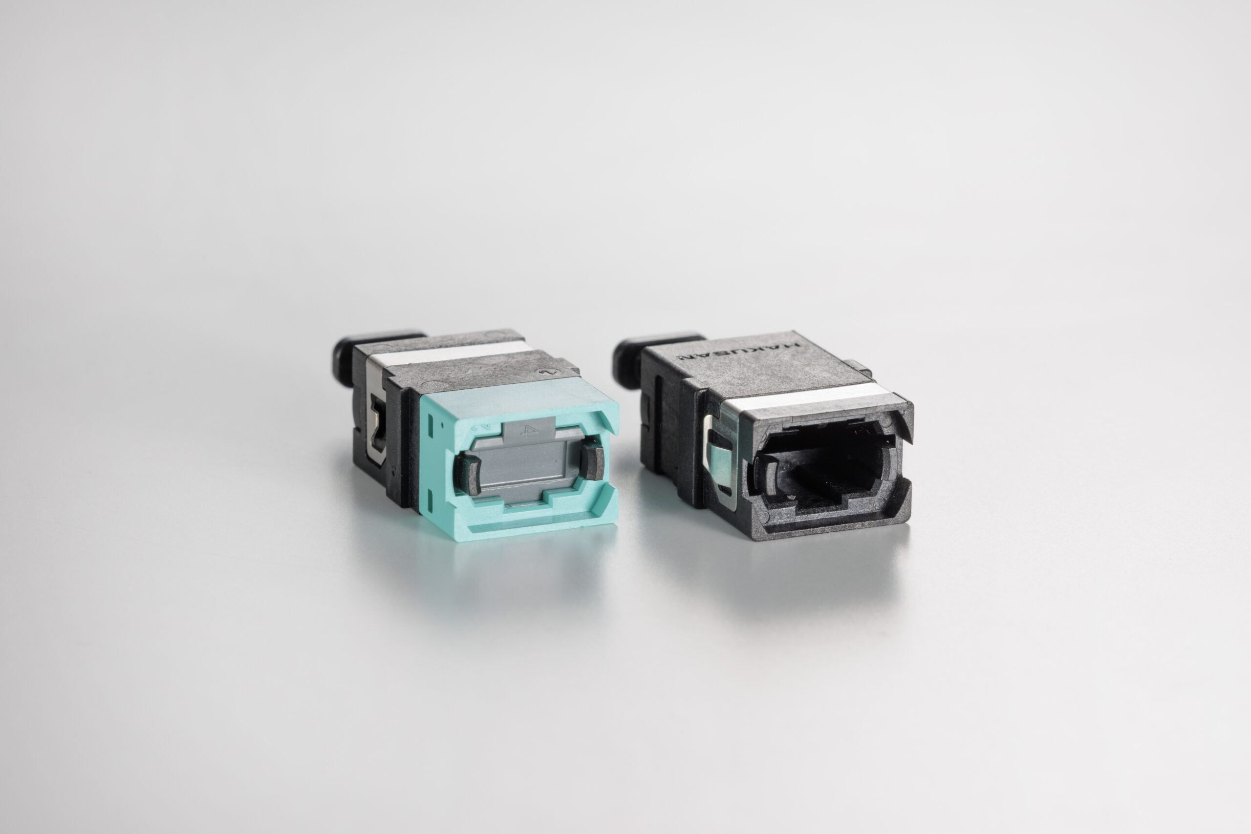 MPO-MPO アダプタ